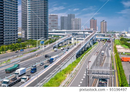 "Tokyo Metropolitan Government" highway bay line · traffic image 93196497