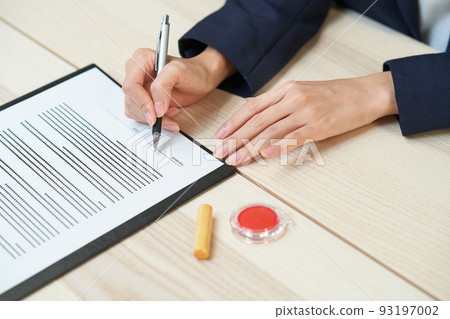 woman signing documents woman signing documents 93197002