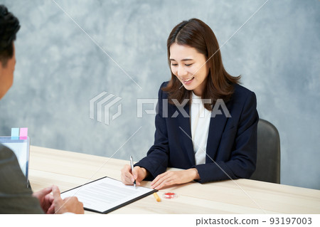 woman signing documents 93197003