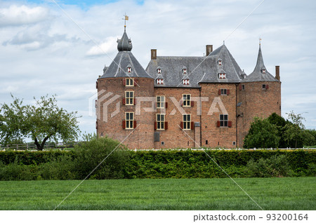 Zaltbommel, Gelderland, The Netherlands, View over the Ammersoyen castle and green surroundings 93200164
