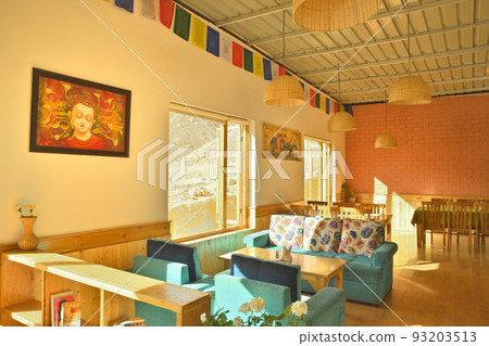 在印度最北端的未開發地區拉達克地區小鎮卡魯的一家咖啡館 在印度最北端的未開發地區拉達克地區小鎮卡魯的一家咖啡館 93203513