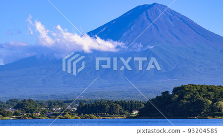 (Yamanashi Prefecture) Mt. Fuji in summer, close-up 93204585