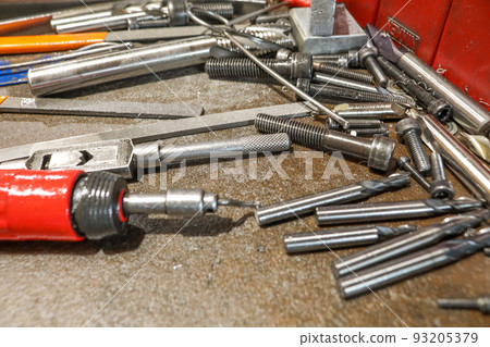 小型工廠工具（立銑刀、高速鋼立銑刀、硬質合金立銑刀） 93205379
