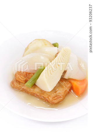 Bamboo shoots, new onions, new potatoes, satsuma-age simmered dish, bright background Bamboo shoots, new onions, new potatoes, satsuma-age simmered dish, bright background 93206237