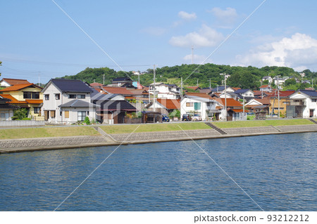 Scenery of a private house on the banks of the Shimofu River 93212212