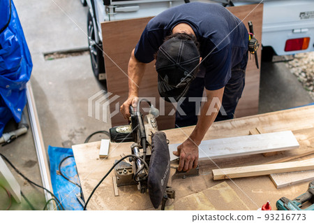 A craftsman who cuts a board Carpenter A craftsman who cuts a board Carpenter 93216773