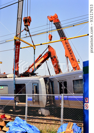 不能忘記的2005年福知山線脫軌事故 不能忘記的2005年福知山線脫軌事故 93217653