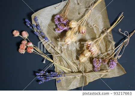 Dried flower swag 93217663
