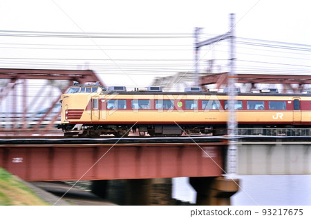 2000 183 series 800 limited express Kitakinki running on the Tokaido Main Line 93217675