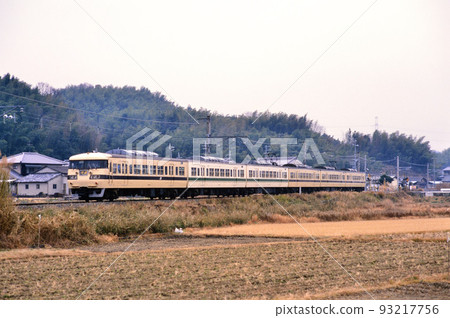 2000 Six 117 series rapid trains running on the Nara Line 2000 Six 117 series rapid trains running on the Nara Line 93217756