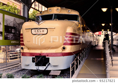 2005 Kiha 81 type diesel car exhibited at the now-defunct Transportation Science Museum 93217821