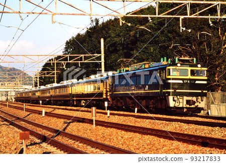 2006 EF81103 salon car Naniwa running on the Tokaido Line 93217833