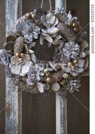 Christmas wreath decorated in an antique room 93220728
