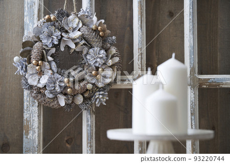 Christmas image of Christmas wreath and candles Christmas image of Christmas wreath and candles 93220744