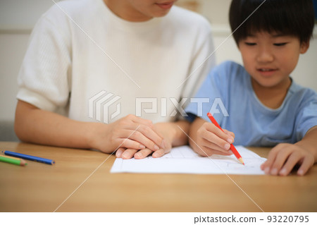 Parent and child drawing a picture diary Parent and child drawing a picture diary 93220795