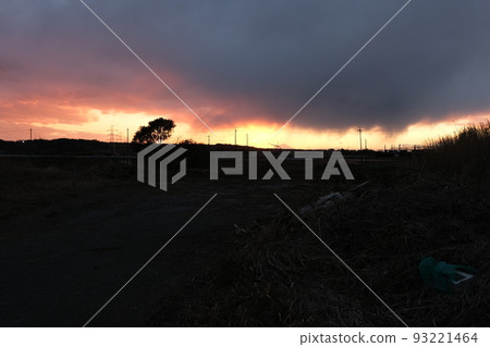 Suspicious Sunset 04 93221464