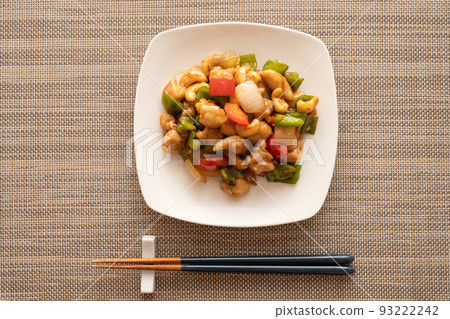 Stir-fried Chicken with Cashew Nuts and Oyster Sauce 93222242