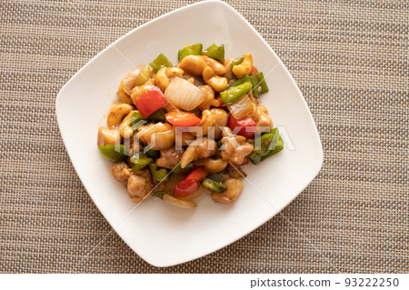 Stir-fried Chicken with Cashew Nuts and Oyster Sauce Stir-fried Chicken with Cashew Nuts and Oyster Sauce 93222250