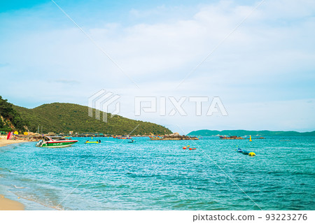 Thong Lang Beach at Larn island (Koh Larn). Beautiful of sea at Chonburi, Thailand. Thong Lang Beach at Larn island (Koh Larn). Beautiful of sea at Chonburi, Thailand. 93223276