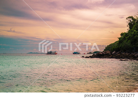 Thong Lang Beach at Larn island (Koh Larn). Beautiful of sea at Chonburi, Thailand. Thong Lang Beach at Larn island (Koh Larn). Beautiful of sea at Chonburi, Thailand. 93223277