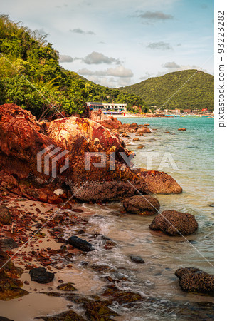 Red cave at Thong lang beach at Larn island (Koh Larn). Beautiful of sea at Chonburi, Thailand. Red cave at Thong lang beach at Larn island (Koh Larn). Beautiful of sea at Chonburi, Thailand. 93223282