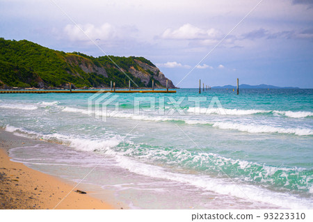 Samae Beach at Larn island (Koh Larn). Beautiful of sea at Chonburi, Thailand. Samae Beach at Larn island (Koh Larn). Beautiful of sea at Chonburi, Thailand. 93223310