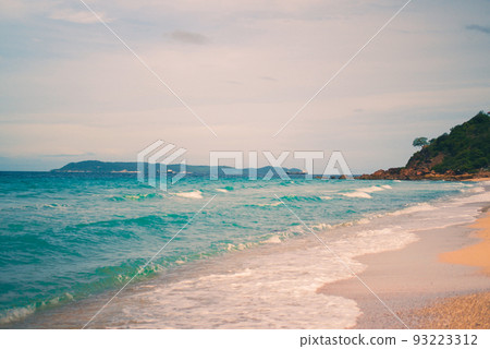Samae Beach at Larn island (Koh Larn). Beautiful of sea at Chonburi, Thailand. Samae Beach at Larn island (Koh Larn). Beautiful of sea at Chonburi, Thailand. 93223312