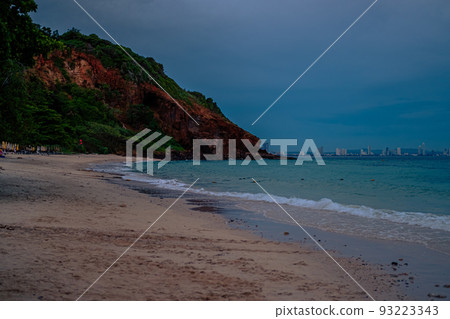 Sunset time at Nual Beach at Larn island (Koh Larn). Beautiful of sea at Chonburi, Thailand. Sunset time at Nual Beach at Larn island (Koh Larn). Beautiful of sea at Chonburi, Thailand. 93223343
