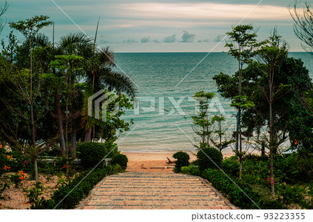 Ta Yai Beach at Larn island (Koh Larn). Beautiful of sea at Chonburi, Thailand. Ta Yai Beach at Larn island (Koh Larn). Beautiful of sea at Chonburi, Thailand. 93223355