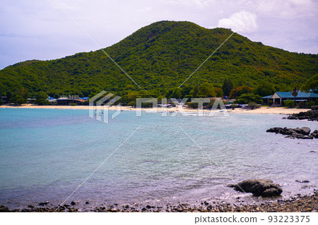 Thian Beach at Larn island (Koh Larn). Beautiful of sea at Chonburi, Thailand. Thian Beach at Larn island (Koh Larn). Beautiful of sea at Chonburi, Thailand. 93223375