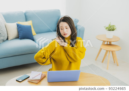 Female living room computer 93224985