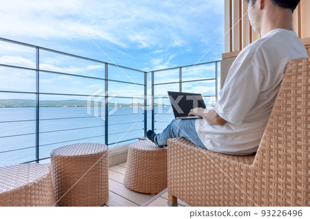 在路上工作的人 93226496