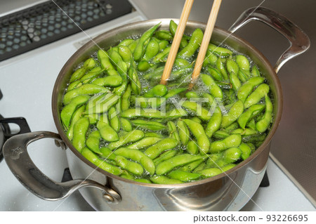 Dadacha beans ~ Boil while holding down the beans with chopsticks Dadacha beans ~ Boil while holding down the beans with chopsticks 93226695