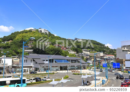 [Hiroshima Prefecture] JR Onomichi Station and Mt. Senkoji in fine weather 93226939