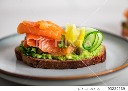 Toast with avocado and salmon 93229289