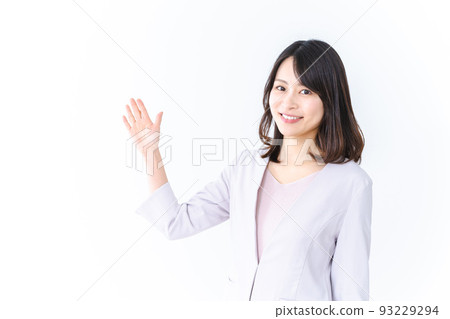 A woman who guides with a smile 93229294