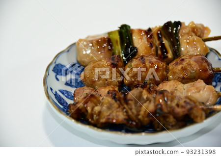 4 陶盤供應烤雞肉串 93231398