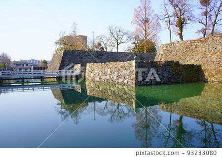 Moat and stone wall of Yatsushiro Castle Ruins (Yatsushiro City, Kumamoto Prefecture) 93233080