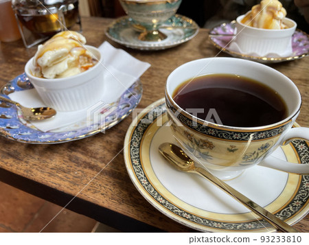 咖啡廳咖啡和布丁 93233810