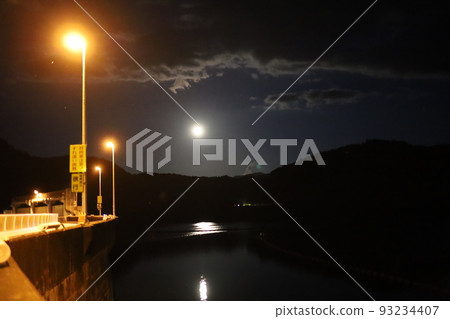 Moon and Shorenji Dam 93234407