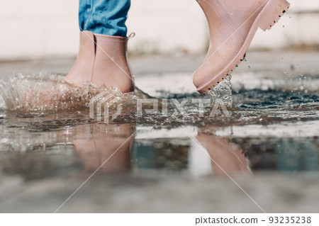 Women wearing deals rubber boots