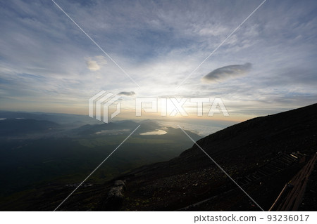 富士山八合目附近的日出 93236017