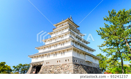 以春天的天空為背景的島原城“觀光景點:島原觀光” 以春天的天空為背景的島原城“觀光景點:島原觀光” 93241237