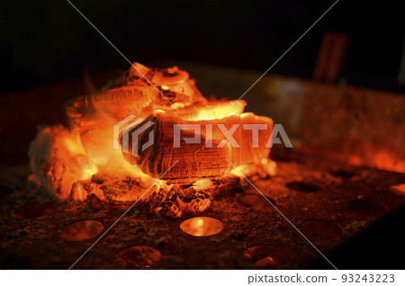 Fire of charcoal fire 93243223