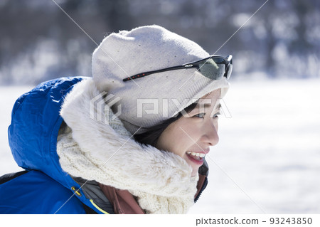 Young woman climbing a winter mountain 93243850