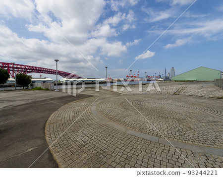 Pier Square and Minato Ohashi Bridge in Osaka Port 93244221