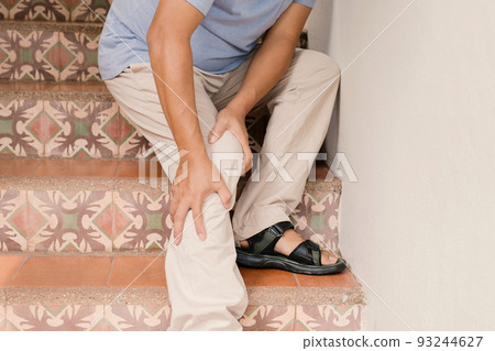 Man hand massage physiotherapy leg is sore and numb, exhausted, tingling. Man hand massage physiotherapy leg is sore and numb, exhausted, tingling. 93244627