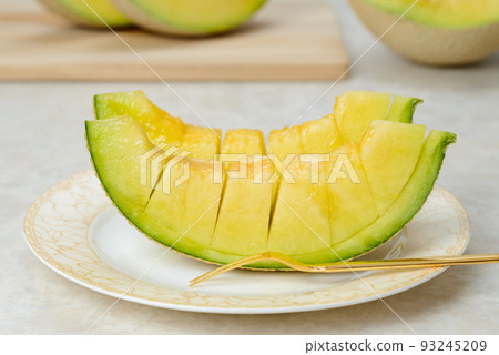 Sweet and delicious muskmelons Beautifully meshed melons are used as gifts 93245209
