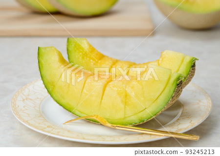 香甜可口的甜瓜 網眼精美的甜瓜被用作禮物 93245213