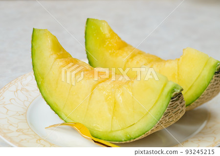 香甜可口的甜瓜 網眼精美的甜瓜被用作禮物 93245215